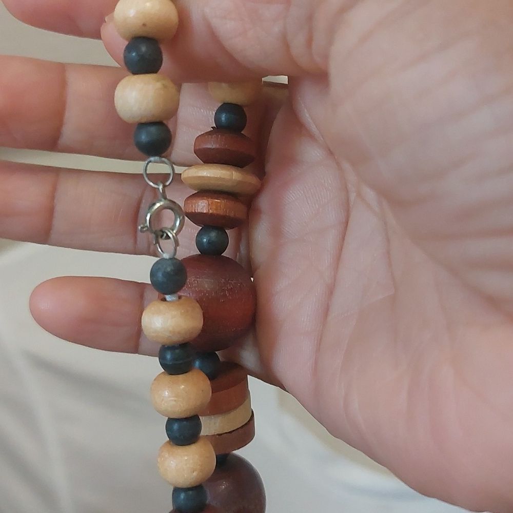 Vintage Two Tone Brown Tan Chunky Wood Bead Necklace - Picture 4 of 5
